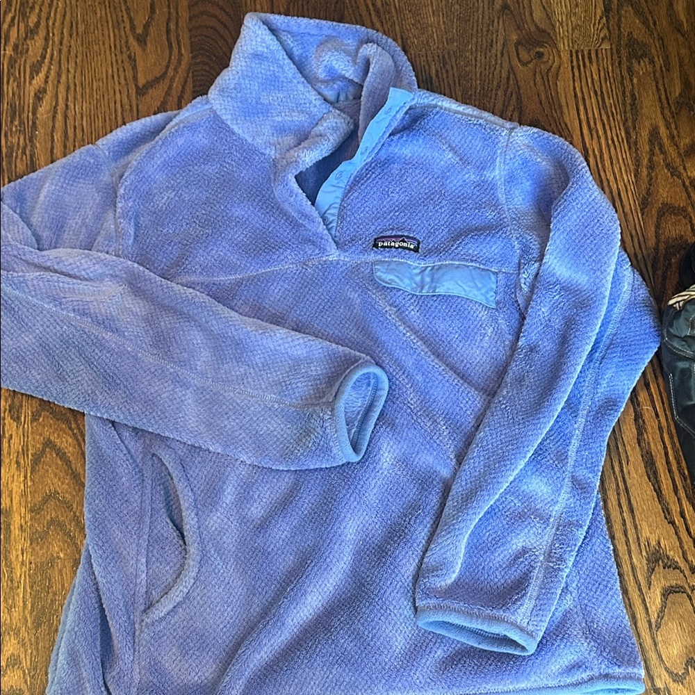 Patagonia Lavender Blue Pullover Fleece with Pouch and Chest Pocket